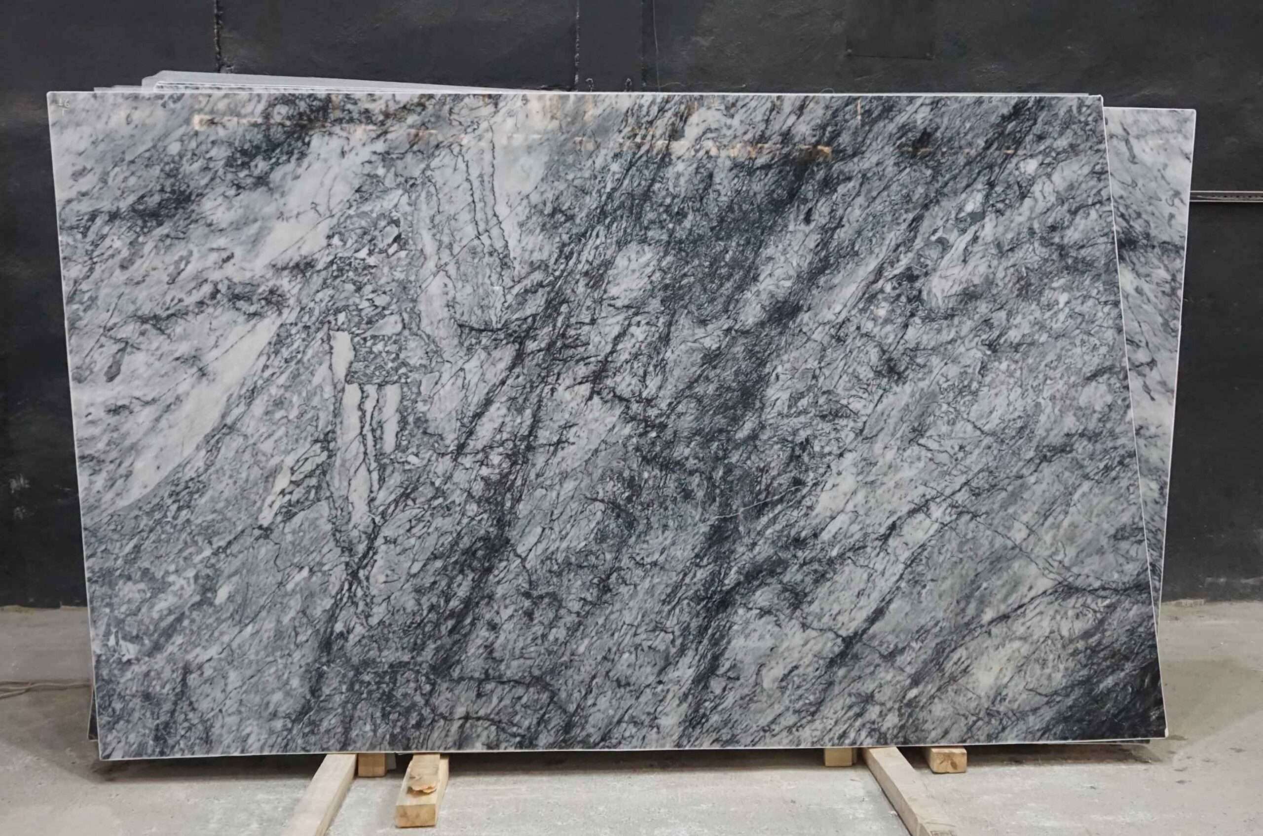 2000-Pineta-Black-Marble-Slab-light-polished-honed-1-scaled Polished & Honed – Light Selection