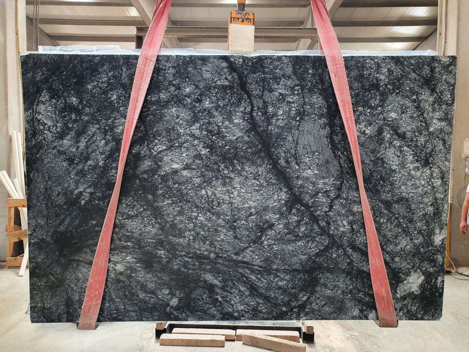 2000-Pineta-Black-Marble-Slab-medium-polished-honed-3
