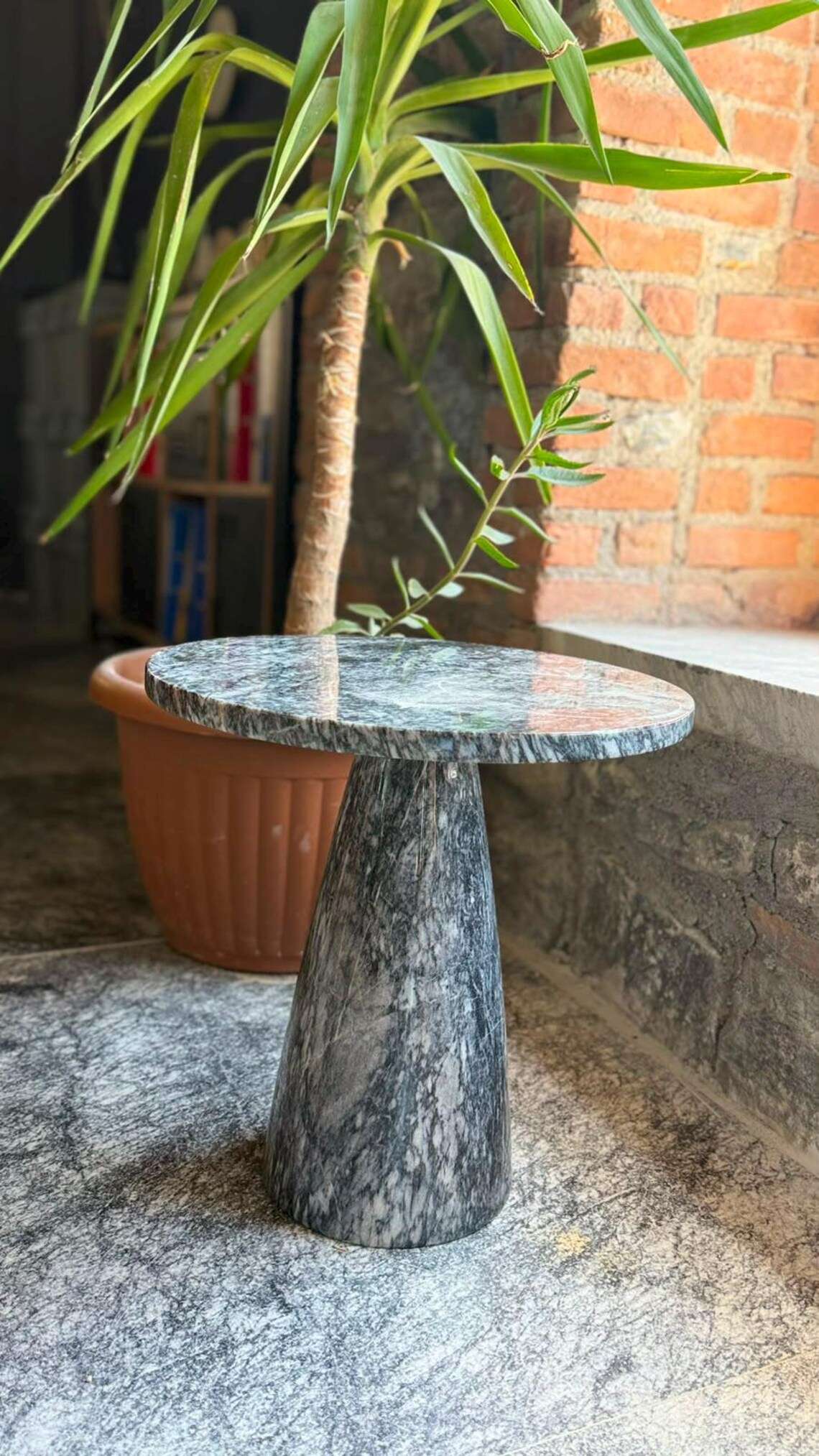 black-white-mushroom-table black white mushroom table